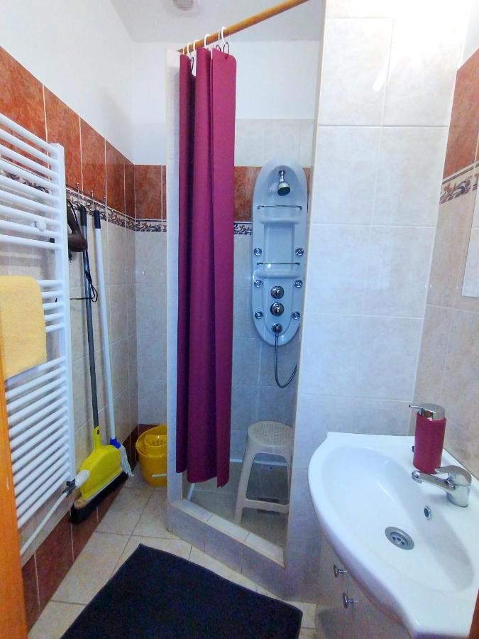 Burg Apartmanház Gyula Ngoại thất bức ảnh