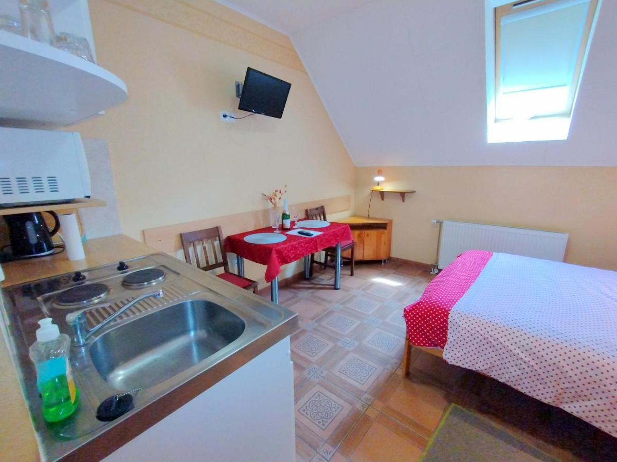 Burg Apartmanház Gyula Ngoại thất bức ảnh