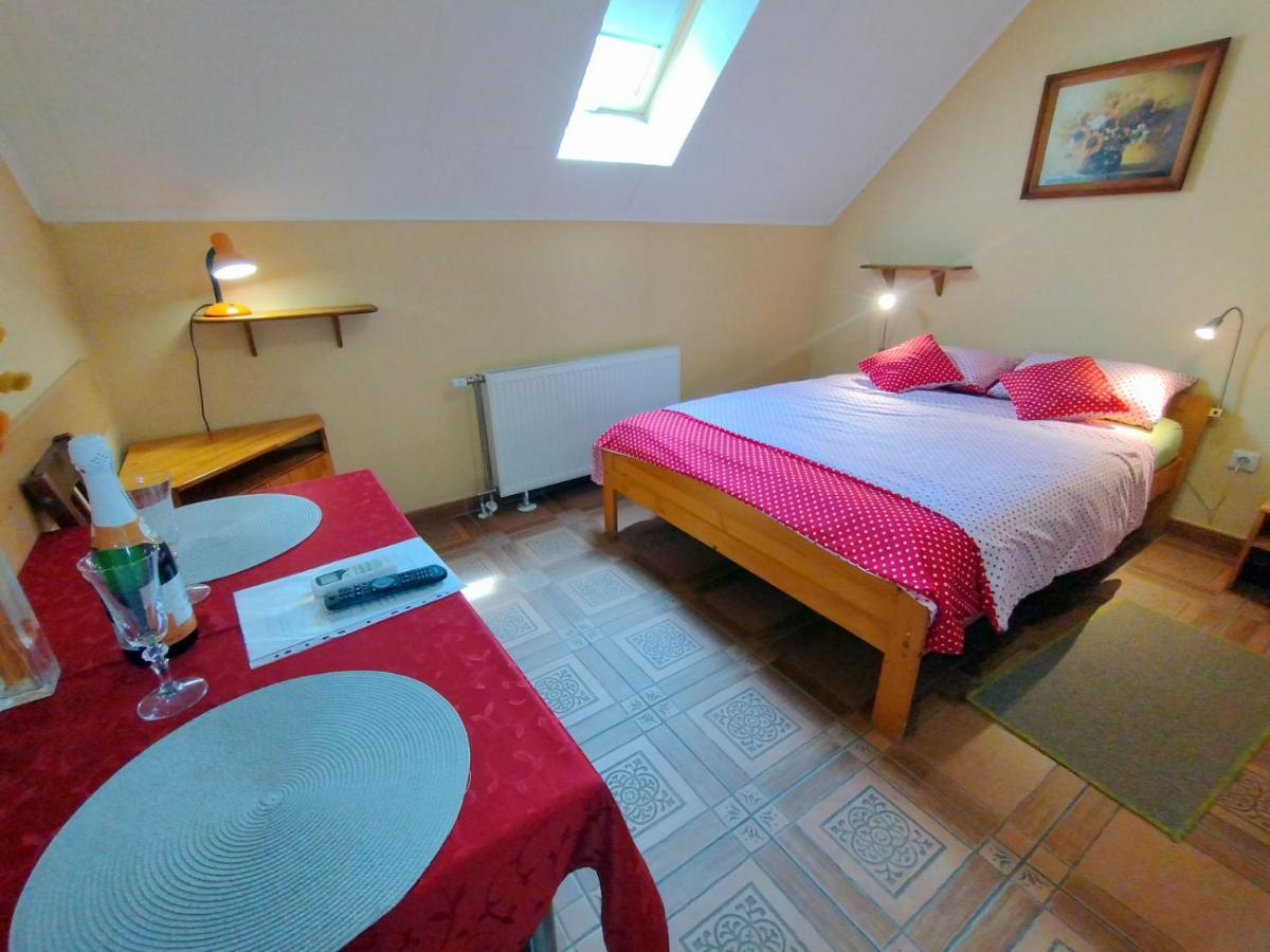 Burg Apartmanház Gyula Ngoại thất bức ảnh