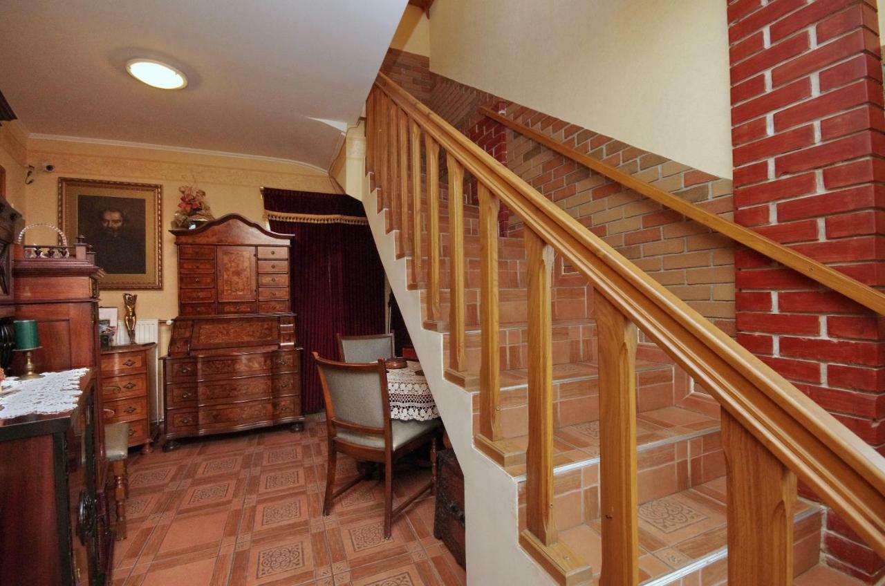 Burg Apartmanház Gyula Ngoại thất bức ảnh