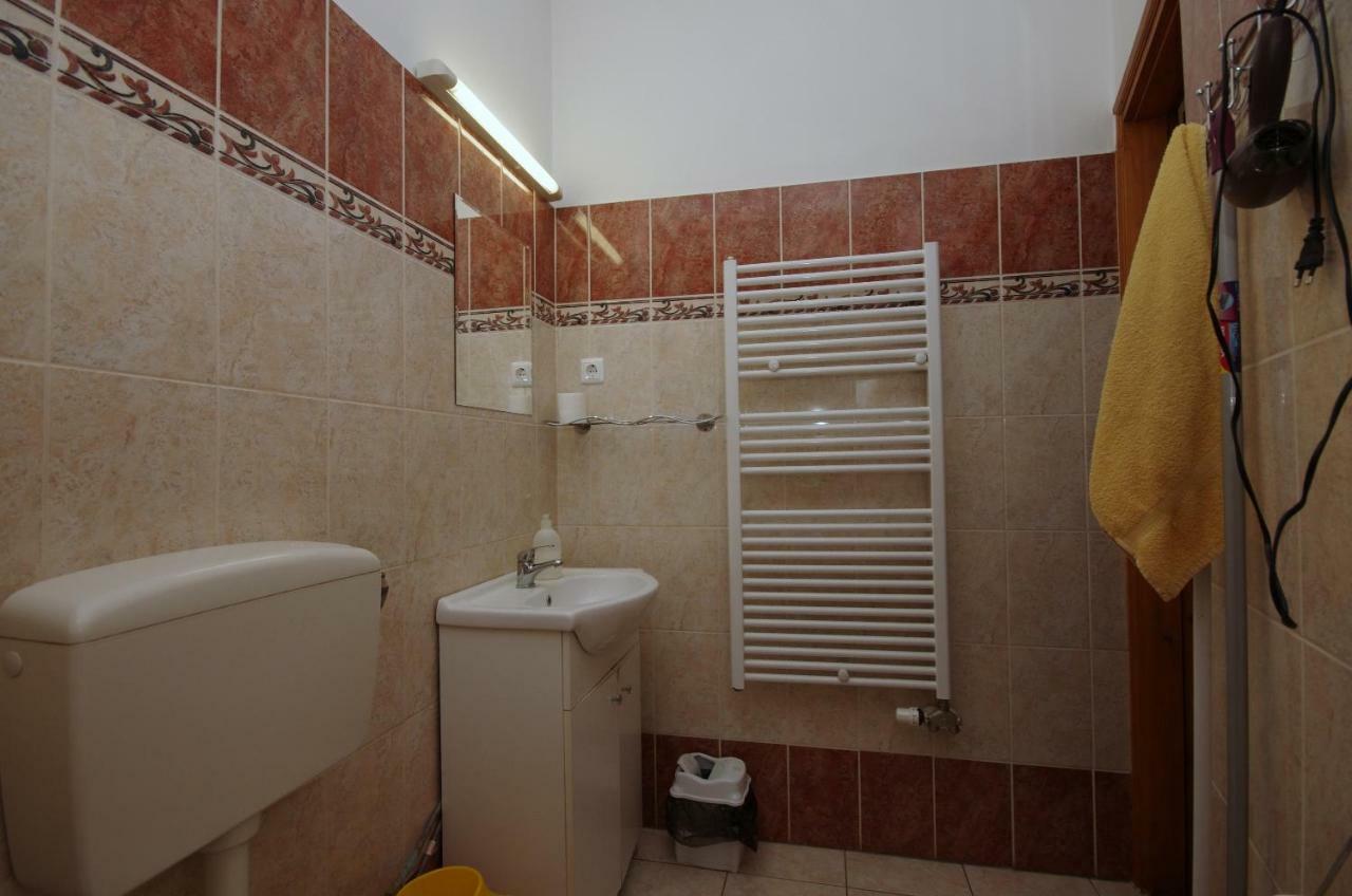 Burg Apartmanház Gyula Ngoại thất bức ảnh