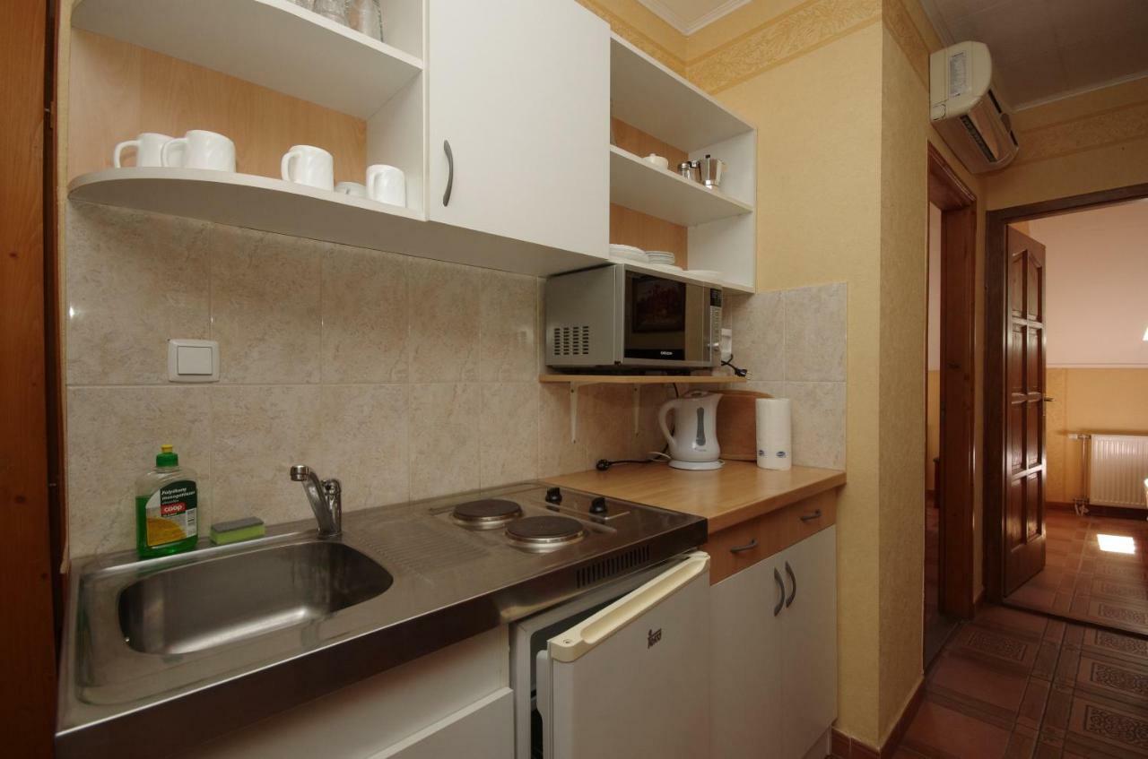 Burg Apartmanház Gyula Ngoại thất bức ảnh