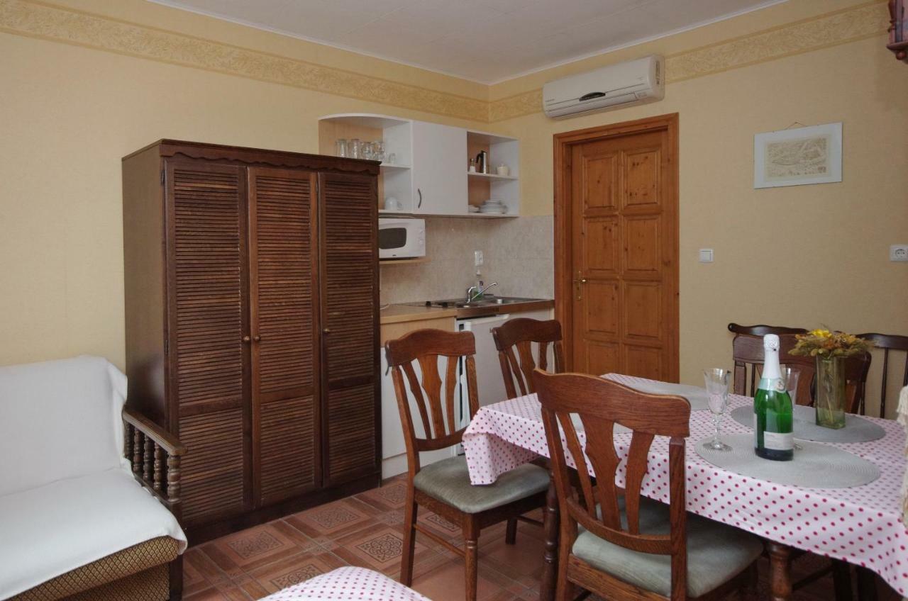 Burg Apartmanház Gyula Ngoại thất bức ảnh