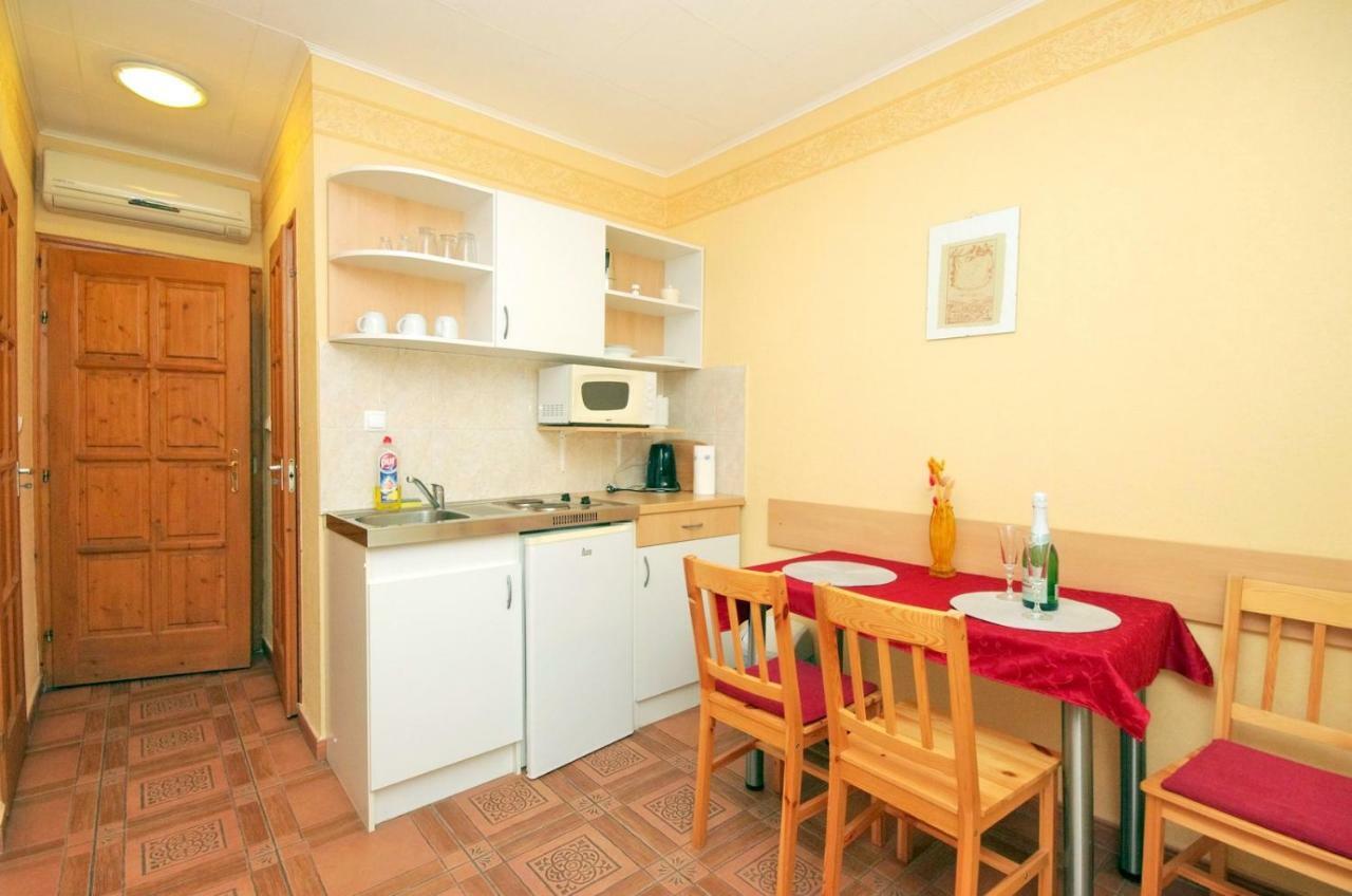 Burg Apartmanház Gyula Ngoại thất bức ảnh